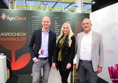 Brother and sister together with their father at the show: Mark, Tessa and Bart Weitjens of AgroCheck.